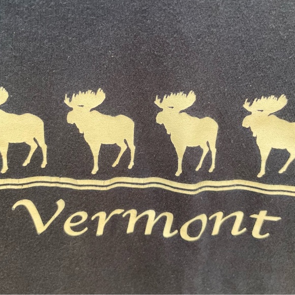Vintage 90s Vermont t-shirt size small navy blue w/ parade of moose - Picture 5 of 8